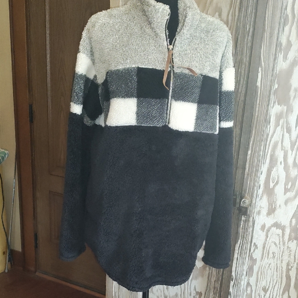 Black and Gray Fleece Pullover